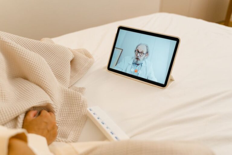 Como a computação em nuvem está transformando o setor de saúde e quais benefícios traz para pacientes e profissionais