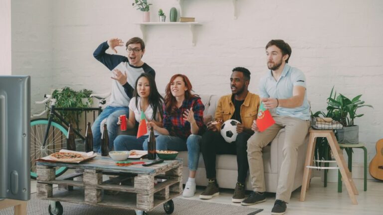 Como assistir às premiações do cinema e da TV ao vivo no Brasil: horários confirmados, canais abertos, links de streaming legal e regras de votação